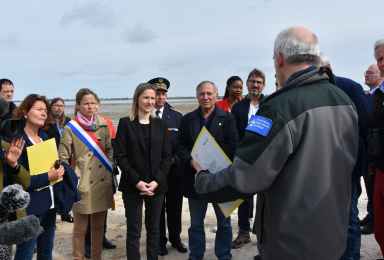 Visite ministérielle de Bérangère Couillard avec tous les acteurs locaux mobilisés pour la préservation du gravelot à collier interrompu